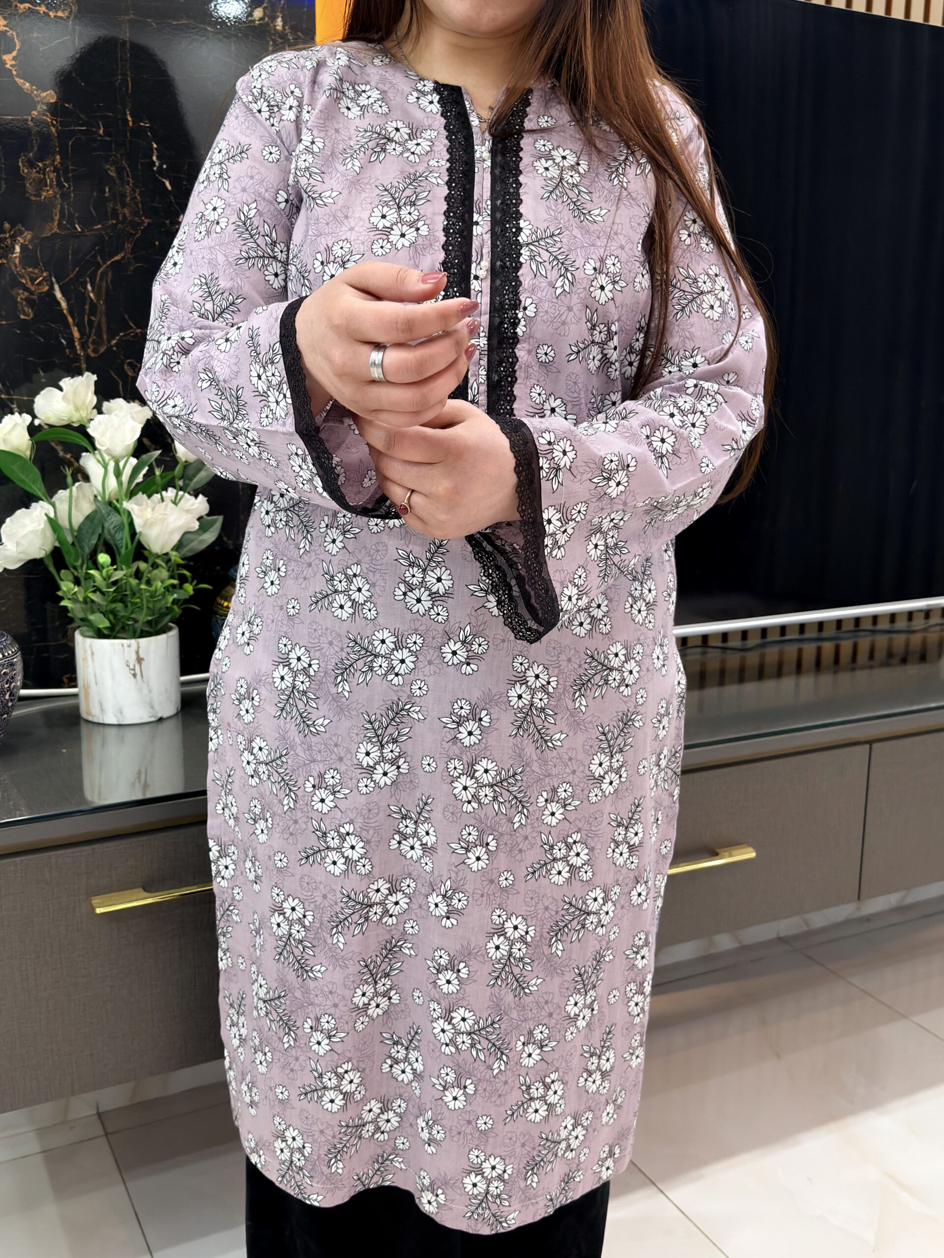 Lavender Bloom Elegance Kurti - Image 3