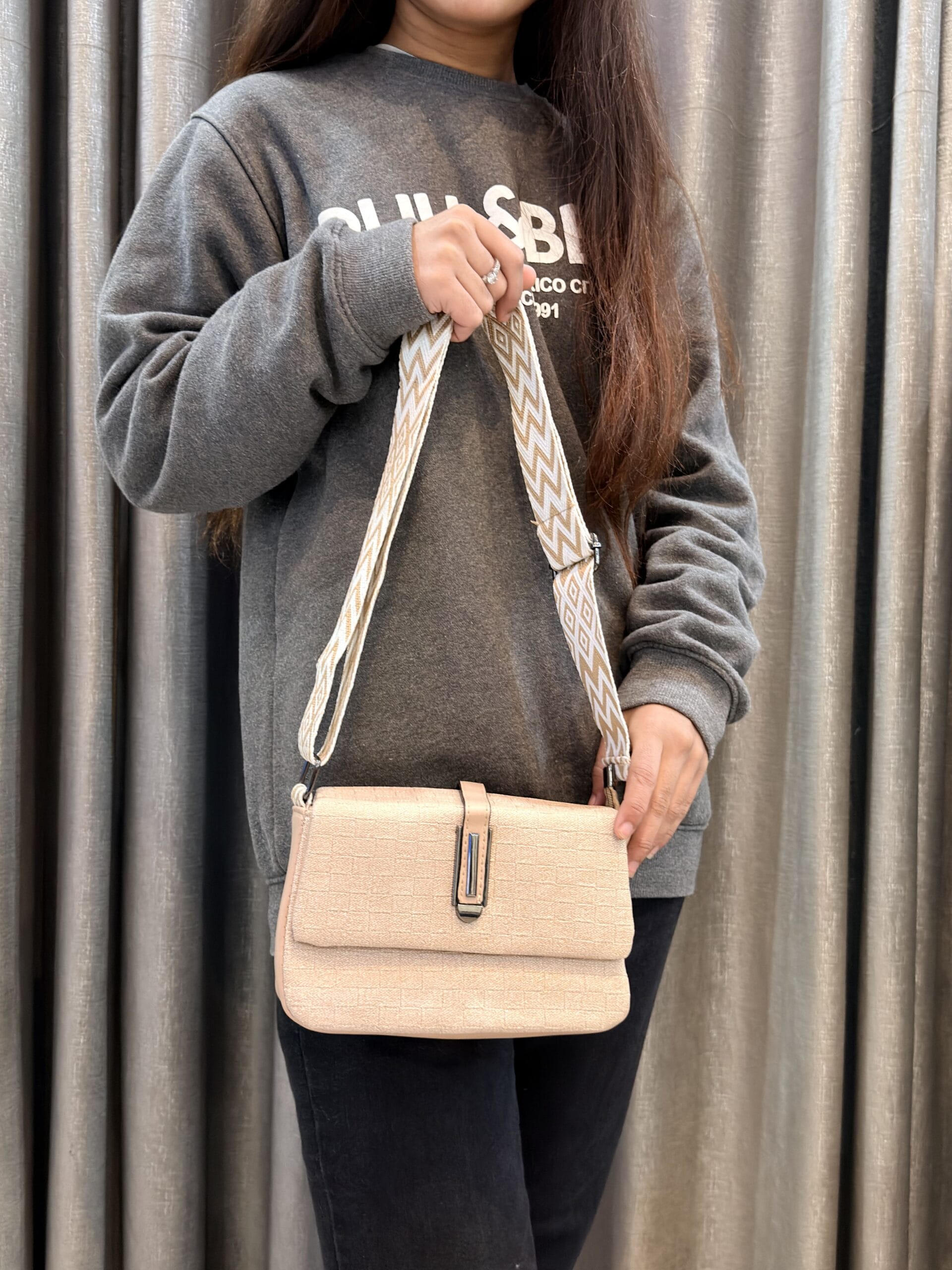 Luna Weave Crossbody Bag - Beige Elegance - Image 5